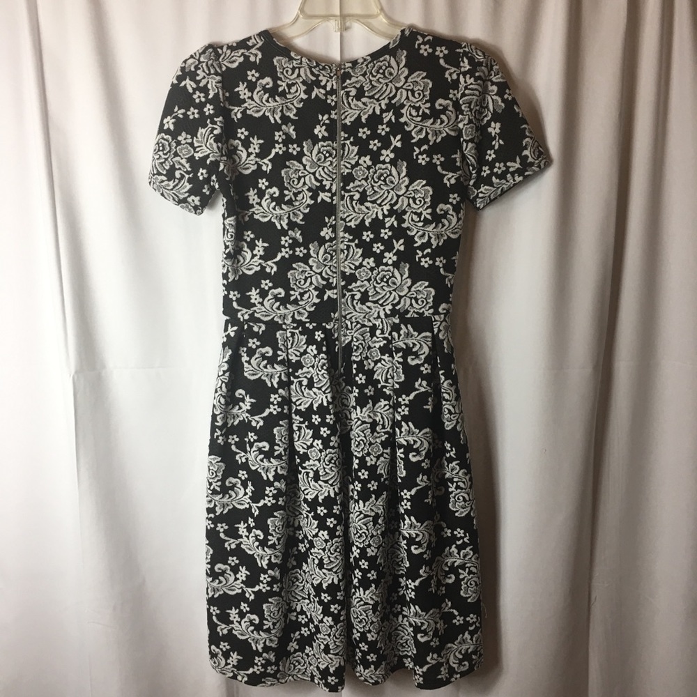 🔥LULAROE AMELIA DRESS🔥..PRICE DROP!!! - Picture 3 of 3